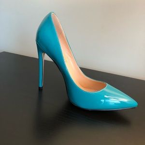 3.5-4 inch stiletto heel. Runs narrow size 9